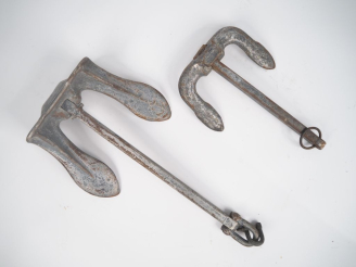 Vente aux enchères 2 ancres de marine H. 81 cm H. 54 cm