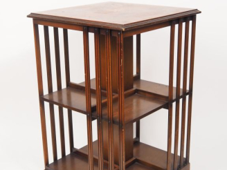 Vente aux enchères Bibliothèque tournante. Dim. 80 x 47 cm