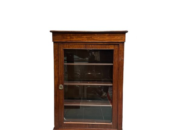 Vitrine basse de style Louis XVI en acajou et placage d'acajou flammé 