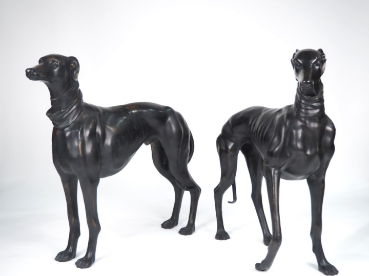 Ecole Française Art Déco. "les lévriers".  Paire de sculptures à taill