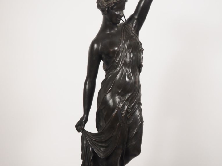 Grande porte-torchère fin XIXème - début XXème en fonte à patine noire