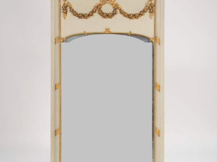 Trumeau Napoléon III de style Louis XVI en bois laqué gris et doré, à 