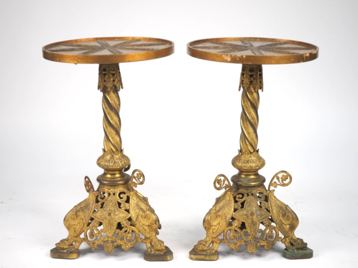 Paire de guéridons Napoléon III de style Renaissance en laiton à décor