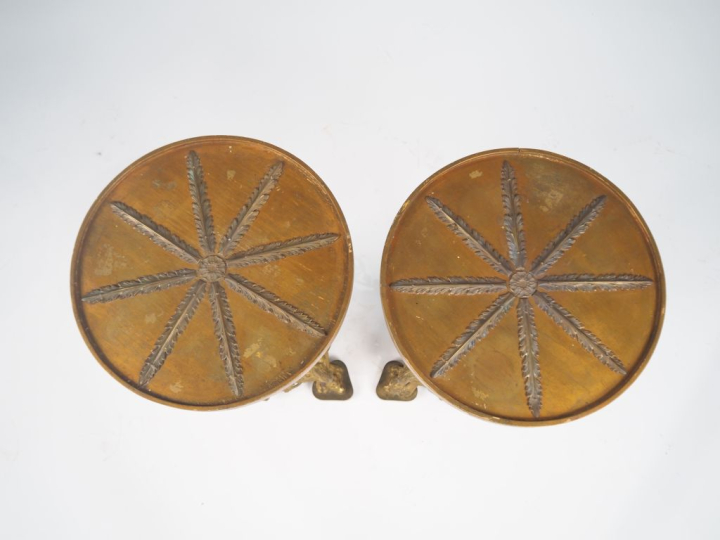 Paire de guéridons Napoléon III de style Renaissance en laiton à décor