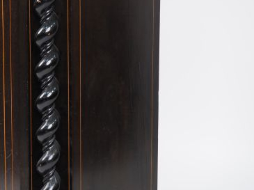 Meuble d'appui Napoléon III de style Louis XIV en marqueterie à décor 