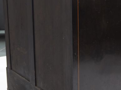 Meuble d'appui Napoléon III de style Louis XIV en marqueterie à décor 