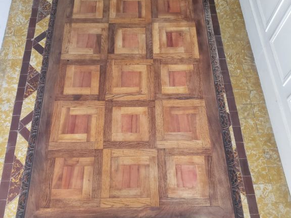 Table de salle à manger XIXème de style Renaissance en noyer richement