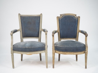 Vente aux enchères Paire de fauteuils cabriolet Louis XVI en bois laqué gris, garniture d