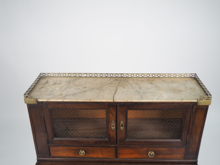 Bonheur du jour Louis XVI en acajou et placage d'acajou, dessus marbre
