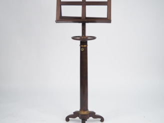 Vente aux enchères Lutrin de style Empire en acajou et placage d'acajou, ornementation de