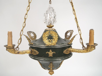 Vente aux enchères Lustre Napoléon III de style Empire en bronze doré et tôle verte à déc