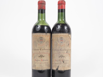Vente aux enchères 2 BOUTEILLES CHÂTEAU CARBONNIEUX GRAVES MISE EUGÈNE LEBRETON - 1955 - 