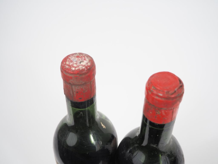 2 BOUTEILLES CHÂTEAU CARBONNIEUX GRAVES MISE EUGÈNE LEBRETON - 1955 - 