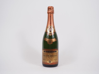 Vente aux enchères 1 BOUTEILLE CHAMPAGNE LOUIS ROEDERER - 1994 - COFFRET ABIMÉ