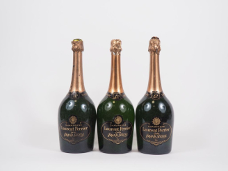 Vente aux enchères 3 BOUTEILLES CHAMPAGNE LAURENT PERRIER "CUVÉE GRAND SIÈCLE" - COIFFES 