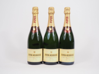 Vente aux enchères 3 BOUTEILLES CHAMPAGNE PIPER HEIDSIECK "CUVÉE BRUT"