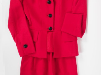 Vente aux enchères YVES SAINT LAURENT, Variation Ensemble de tailleur, veste et jupe, en 