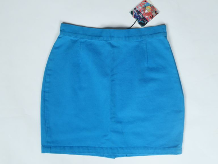 Jean's de Christian LACROIX,  Jupe courte turquoise en coton (100%). F