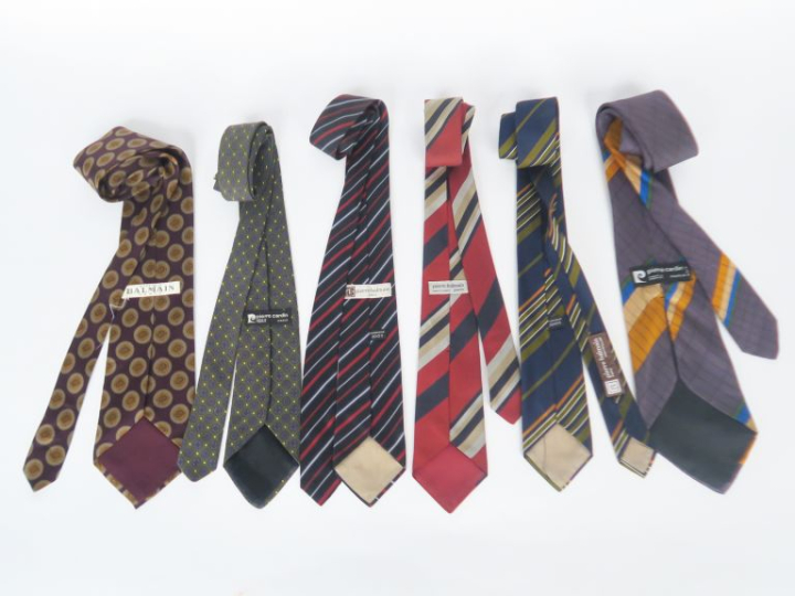 Pierre CARDIN,  Ensemble de deux différentes cravates.  BALMAIN,  Quat