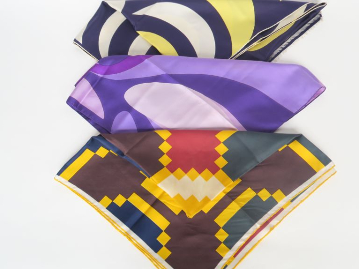Jeanne LANVIN, Paris Ensemble comprenant deux différents foulards en s