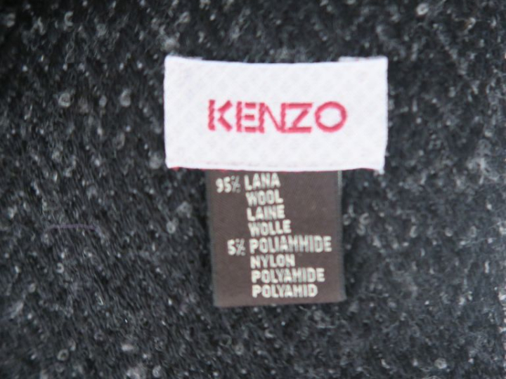 KENZO Echarpe à chevrons en laine (95%) et polyamide (5%), noir et gri