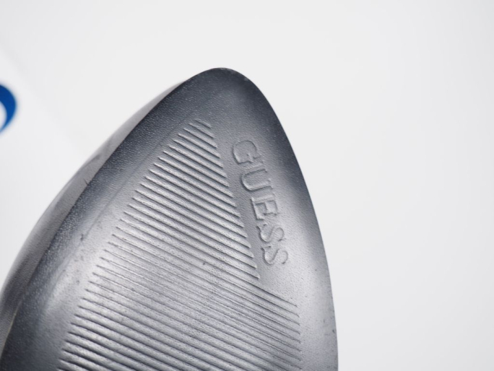 GUESS Paire d'escarpins à lanières, talon et plateforme. Col. Black Ta