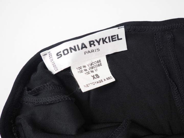 Sonia RYKIEL Ensemble comprenant :  - un pantalon fluide noir en visco