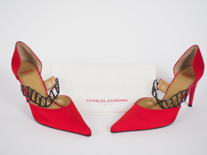 Charles JOURDAN, Paris Paire d'escarpins à talon aiguille en soie ou i