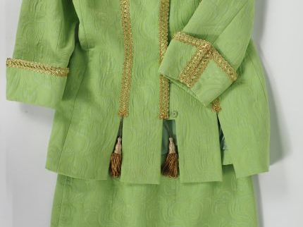 ALIMIA, Paris Ensemble de tailleur, veste et jupe, vert pomme, à décor