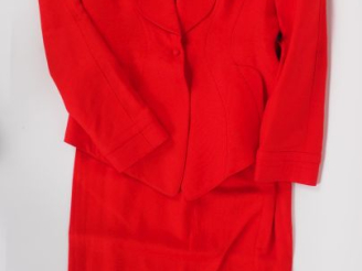 Vente aux enchères Thierry MUGLER Ensemble de tailleur, veste et jupe, en viscose (90%) e