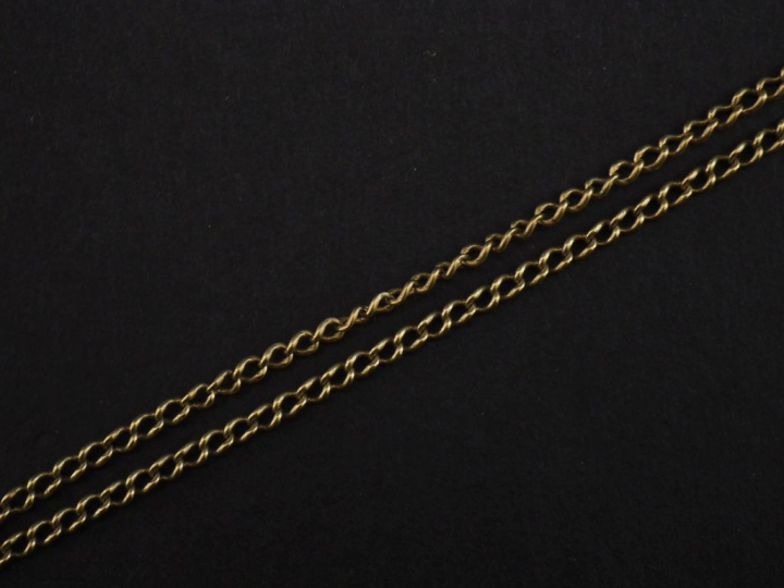 Chaine en or jaune 750, maille gourmette.  Poids. 5,49 g  (accidentée)