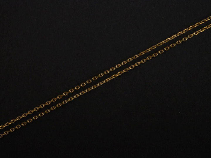 Chaine en or jaune 750, maille forçat. Long. 45,5 cm Poids. 2,75 g   