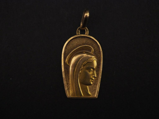 Vente aux enchères Médaille religieuse en or jaune 750, figurant la Sainte Vierge de prof