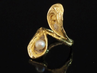 Vente aux enchères Bague "Toi   Moi" de forme stylisée en or jaune 750, agrémentée d'une 