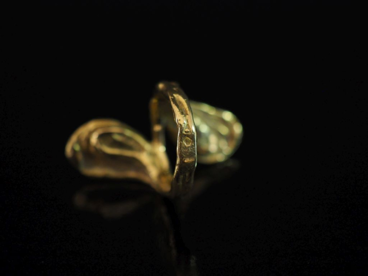 Bague "Toi   Moi" de forme stylisée en or jaune 750, agrémentée d'une 
