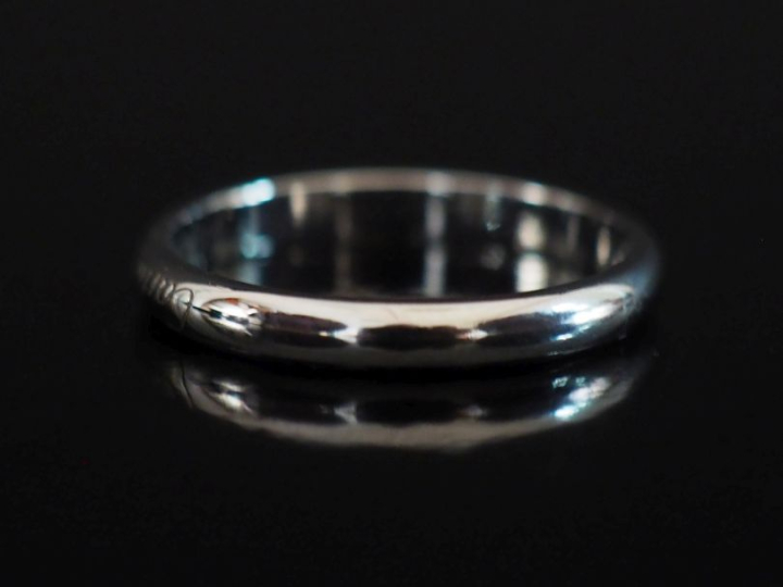 CARTIER Alliance en platine 950.  Signée.  Numérotée.  TDD. 59 Poids. 