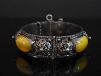 Vente aux enchères Bracelet de style Afrique du Nord en argent étranger, à décor filigran