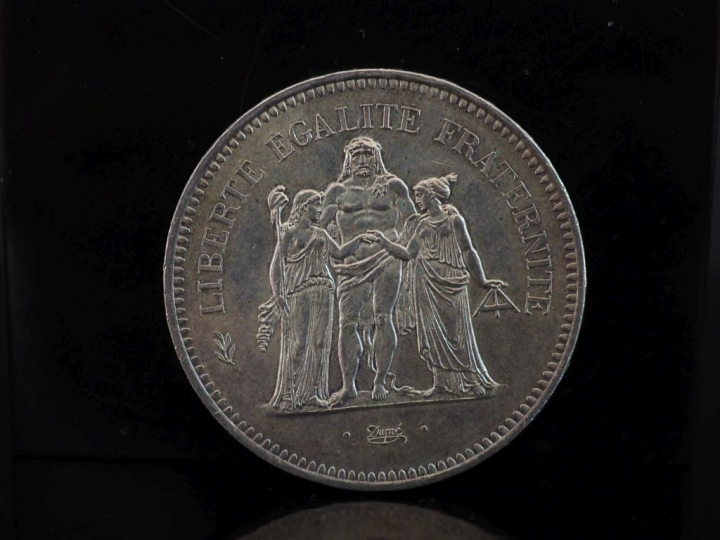 Une pièce de 50 Francs en argent, 1977.  Poids. 30,09 g   
