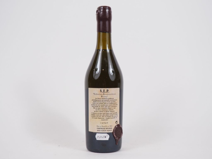 1 BOUTEILLE (50 CL) CHARTREUSE VEP - 2004 - CAPSULE CIRE ABIMÉE