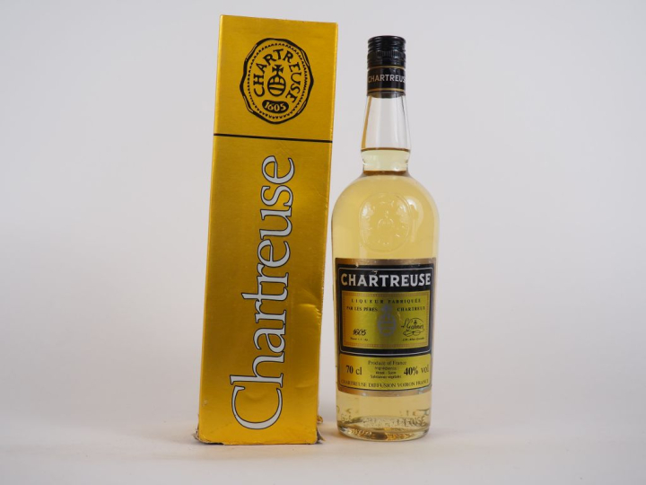 1 BOUTEILLE CHARTREUSE JAUNE PERIODE 1982-1992 - ETA - CONTRE ETIQUETT