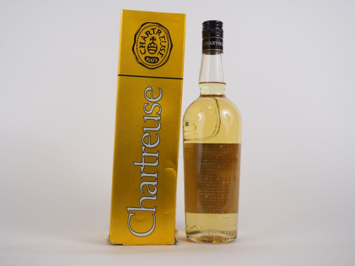 1 BOUTEILLE CHARTREUSE JAUNE PERIODE 1982-1992 - ETA - CONTRE ETIQUETT