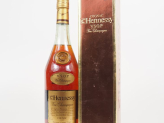 Vente aux enchères 1 BOUTEILLE COGNAC HENNESSY FINE CHAMPAGNE V.S.O.P. - COFFRET