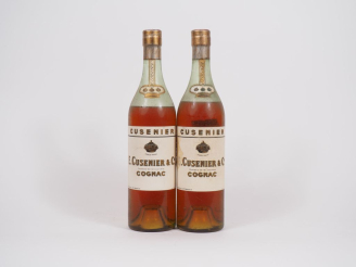 Vente aux enchères 2 VIEILLES BOUTEILLES COGNAC CUSENIER DOMAINE DE LA COURONNE - NIVEAU 