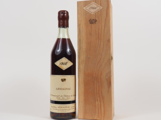 Vente aux enchères 1 BOUTEILLE ARMAGNAC CHÂTEAU DE LAUBADE - 1946 - COFFRET