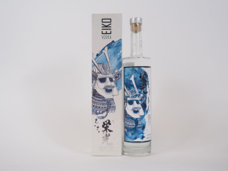 Vente aux enchères 1 BOUTEILLE VODKA EIKO JAPON -  BOITE - ET LEG DECOLLÉE
