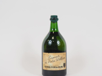 Vente aux enchères 1 BOUTEILLE LIQUEUR DE POIRE WILLIAMS DISTILLERIE CHEVALIER 