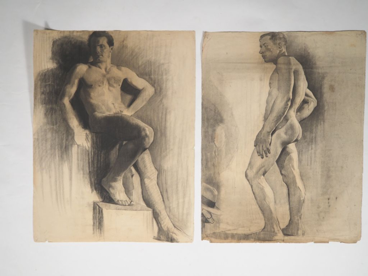 Ecole française XIXème ou XXème. Ensemble de 4 dessins au fusain "Volt