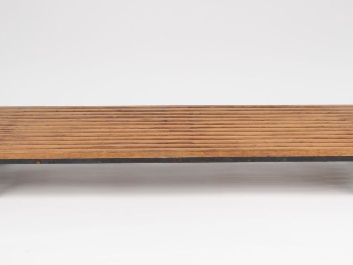 Charlotte PERRIAND.  Banquette "Cansado" en teck et métal. Circa 1958.