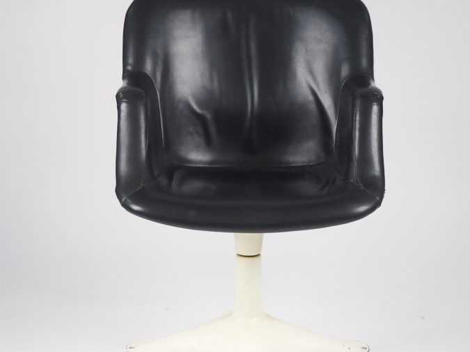 YRJO KUKKAPURO.  Fauteuil A 416 A Chair junior, piétement métallique l