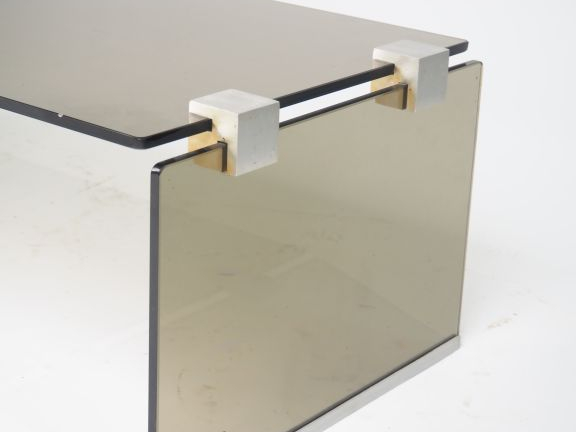 Table basse 1970 en verre fumé, attaches du plateau et du piétement en